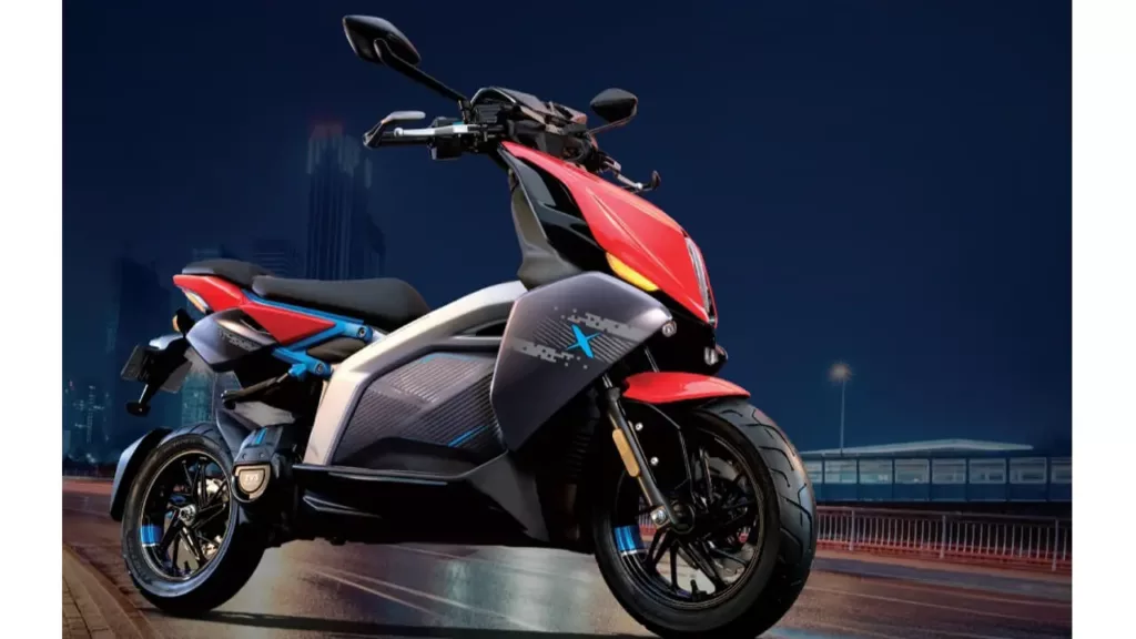 Driving in dense fog can lead to accidents. Learn how to drive cars and